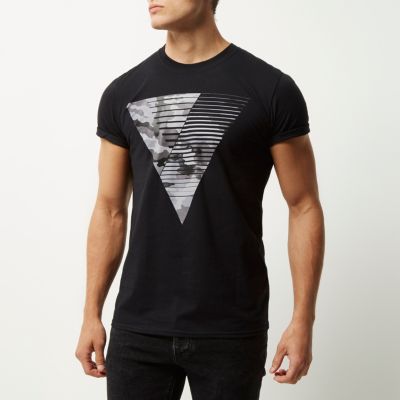 Black camouflage triangle print t-shirt